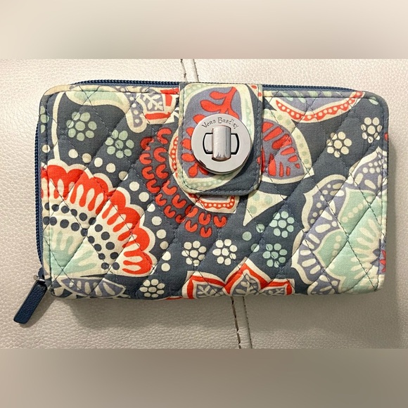 Vera Bradley Nomadic Floral Quilted Turn Lock Wallet - Picture 1 of 9